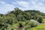 Nahe: Blick flussaufwärts auf den Disibodenberg - Foto: Stefan Frerichs / RheinWanderer.de