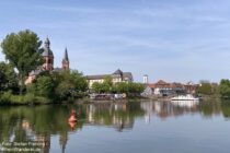 Main: Blick auf Seligenstadt - Foto: Stefan Frerichs / RheinWanderer.de