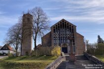 Pfälzerwald: Heilig-Kreuz-Kirche in Merzalben - Foto: Stefan Frerichs / RheinWanderer.de