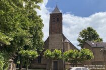 Niederrhein: Sankt-Cosmas-und-Damian-Kirche im Reeser Ortsteil Bienen - Foto: Stefan Frerichs / RheinWanderer.de