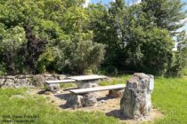 Oberrhein: Rastplatz am alten Friedhof Hedesheim - Foto: Stefan Frerichs / RheinWanderer.de