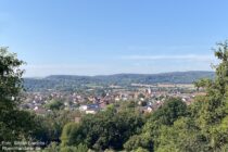 Main: Blick vom Rand des Plattenbergs auf Kleinwallstadt - Foto: Stefan Frerichs / RheinWanderer.de