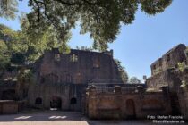 Main: Überreste des Pallas am Innenhof der Clingenburg bei Klingenberg - Foto: Stefan Frerichs / RheinWanderer.de