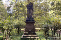 Main: Denkmal für Hermann Koloseus bei Kloster Engelberg - Foto Stefan Frerichs / RheinWanderer.de