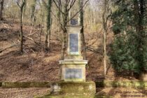 Nahe: Soldatendenkmal bei Burgruine Bosselstein bei Idar-Oberstein - Foto Stefan Frerichs / RheinWanderer.de