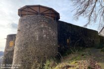 Nahe: Nahe-Felsen-Weg am Eckturm von Schloss Oberstein - Foto: Stefan Frerichs / RheinWanderer.de