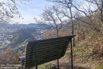 Nahe: Liegebank am Aussichtspunkt Gefallener Felsen - Foto Stefan Frerichs / RheinWanderer.de